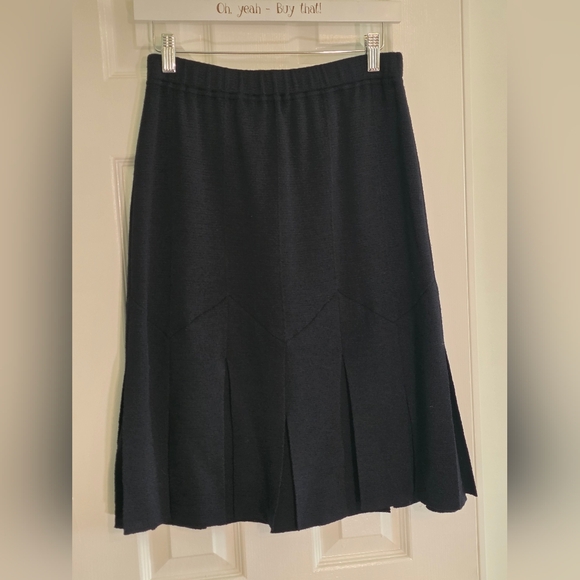 PRISTINE St John Black Carwash Skirt Size 6 - Picture 6 of 8